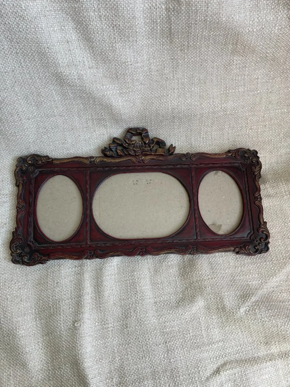 Vintage 50s Ornate Filigree Red Wood Collage 3-Photos Oval Slots Frame READ